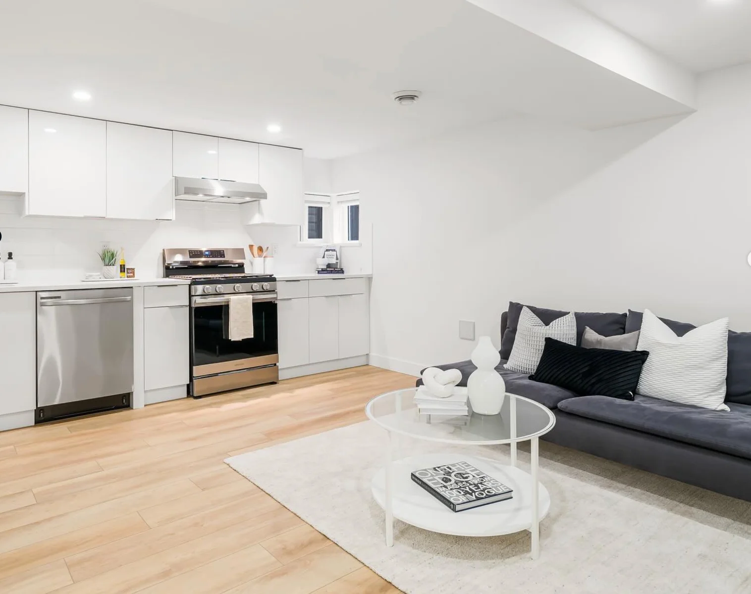 Cozy 2 bed suite close to Burnaby Hospital & Skytrain